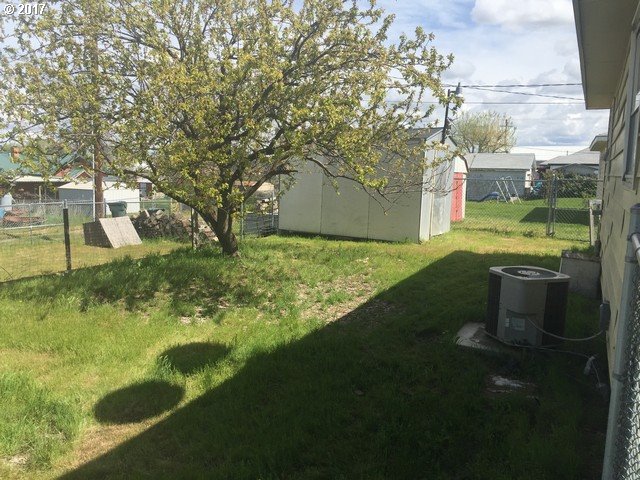 236 W RIDGEWAY AVE, Hermiston, OR 97838