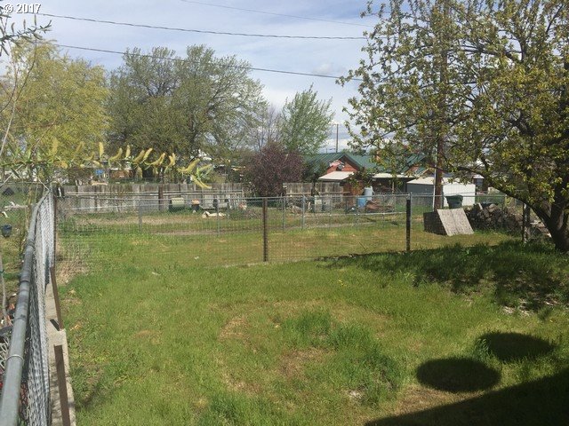 236 W RIDGEWAY AVE, Hermiston, OR 97838