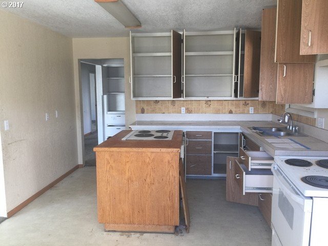 236 W RIDGEWAY AVE, Hermiston, OR 97838