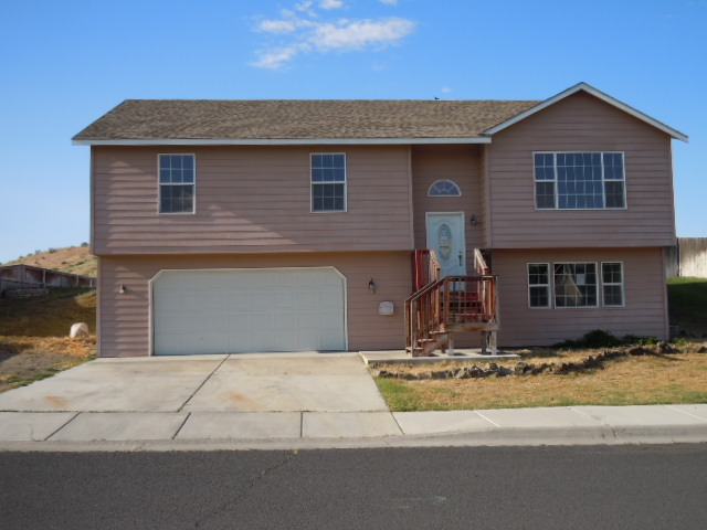 838 W Hartley AveHermiston, OR, 97838Umatilla County