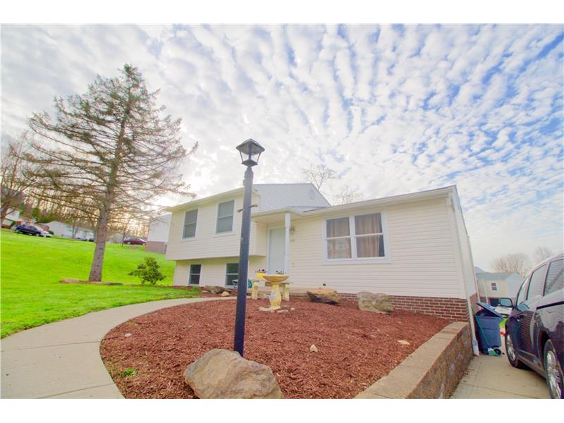 192 Pinehurst Dr, Economy, PA 15042