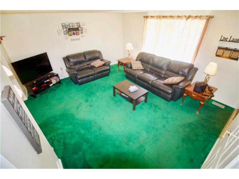 192 Pinehurst Dr, Economy, PA 15042