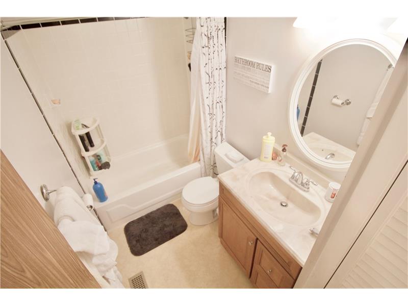 192 Pinehurst Dr, Economy, PA 15042