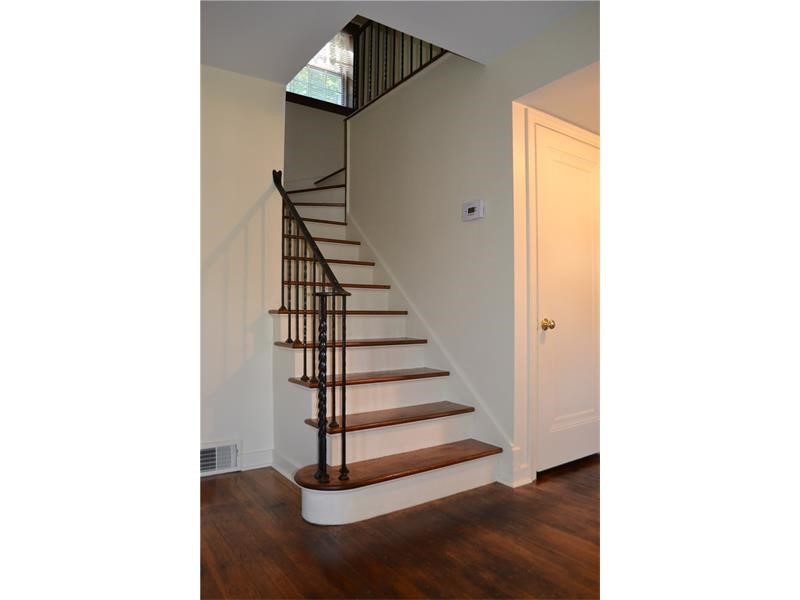 354 Broadway Drive, Pleasant Hills, PA 15236
