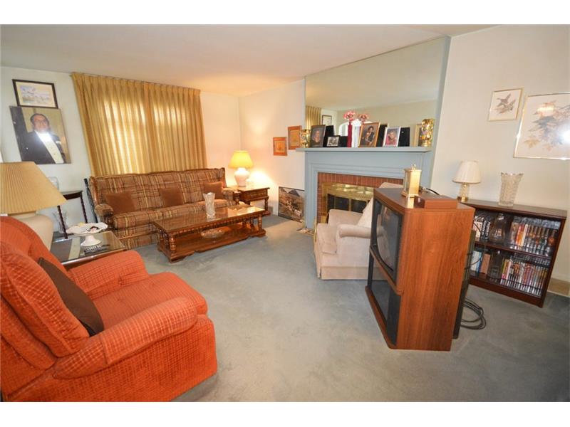 113 Mitchell Dr, Upper St. Clair, PA 15241