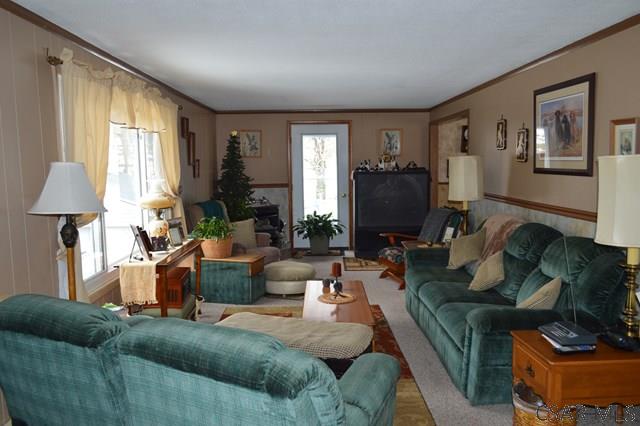 1287 Crossroad School Rd, Garrett, PA 15542