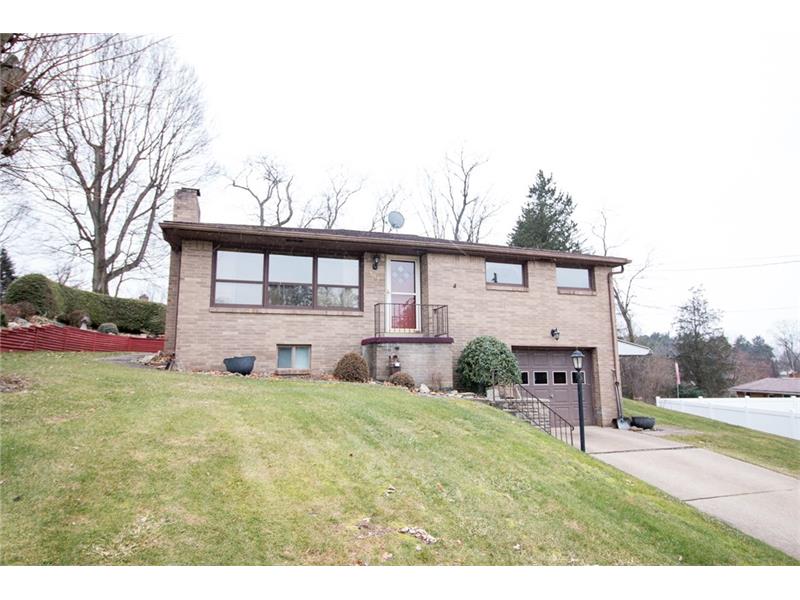 202 Robinhood Dr, Hempfield Twp - Wml, PA 15642