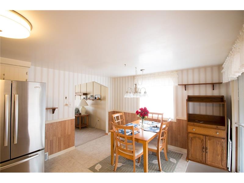 202 Robinhood Dr, Hempfield Twp - Wml, PA 15642