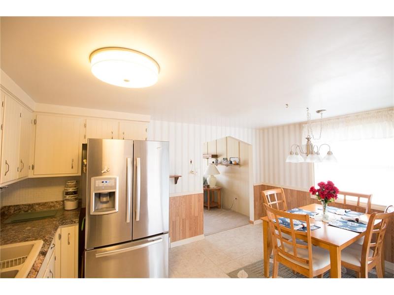 202 Robinhood Dr, Hempfield Twp - Wml, PA 15642