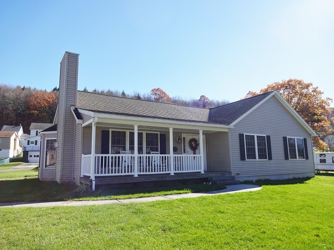 178 Railroad St, Lilly, PA 15938
