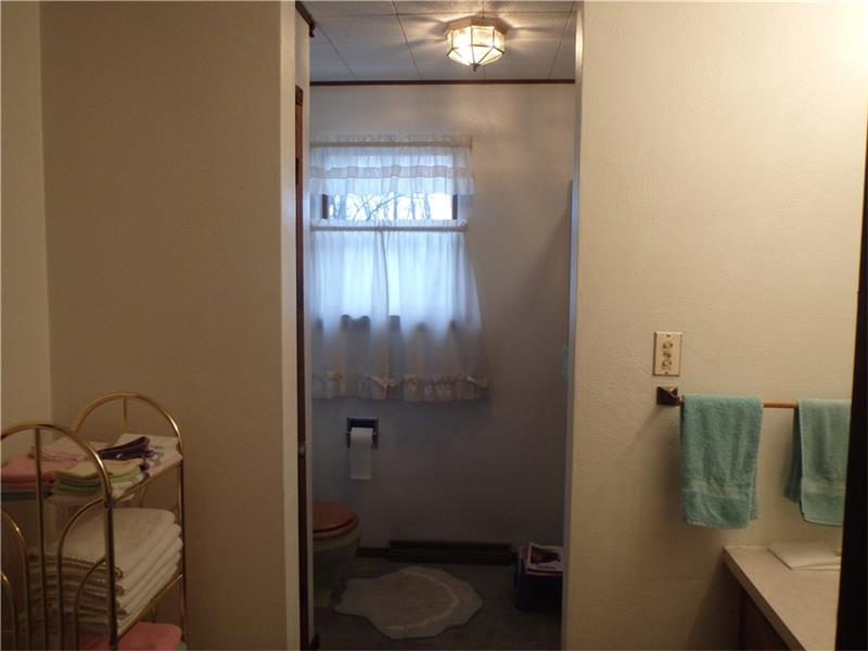 149 Valley View Dr, Rayburn Twp, PA 16201