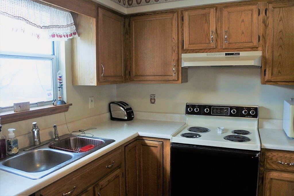 4040 Amherst Rd, Erie, PA 16506