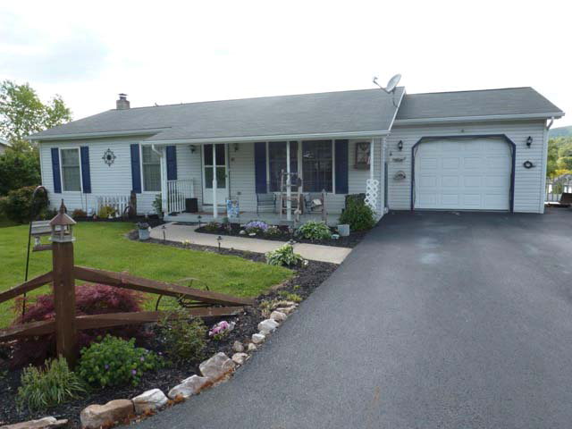 61 Hornberger Drive, Mcalisterville, PA 17049