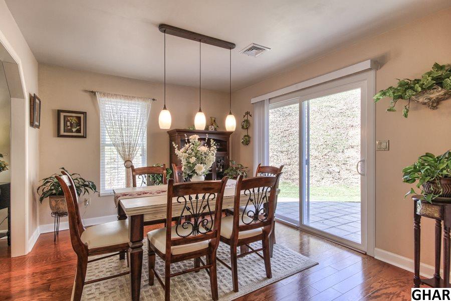2Ashburg Dr, Mechanicsburg, PA 17050