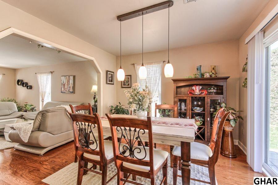 2Ashburg Dr, Mechanicsburg, PA 17050