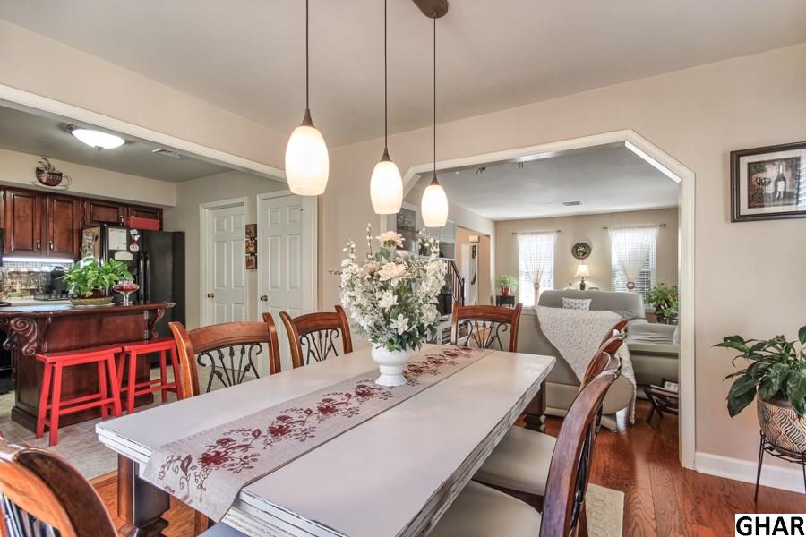 2Ashburg Dr, Mechanicsburg, PA 17050