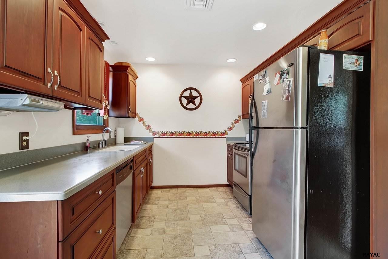 85 Roth's Church Rd., Spring Grove, PA 17362