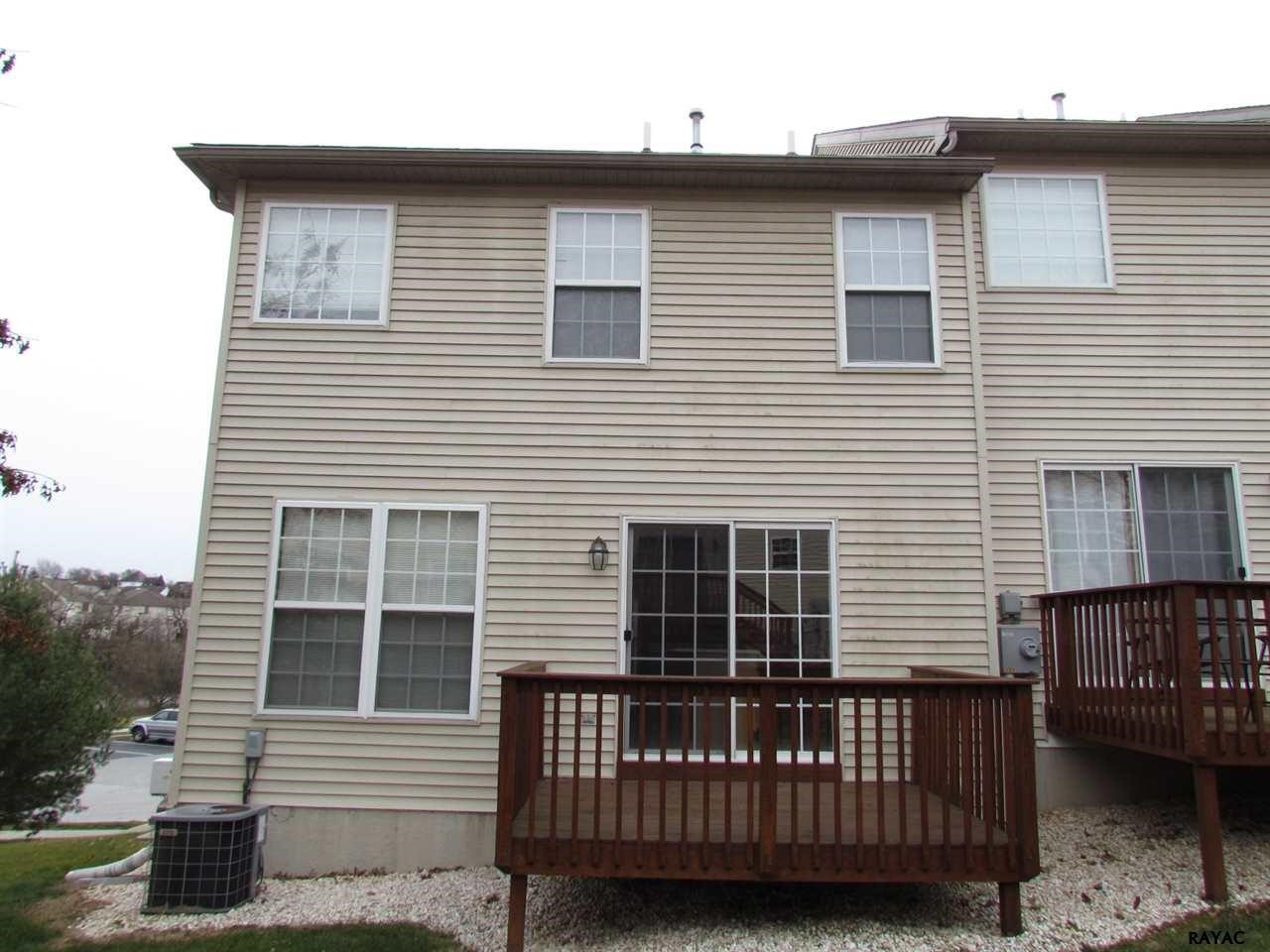 2725 Foxshire Drive, York, PA 17402
