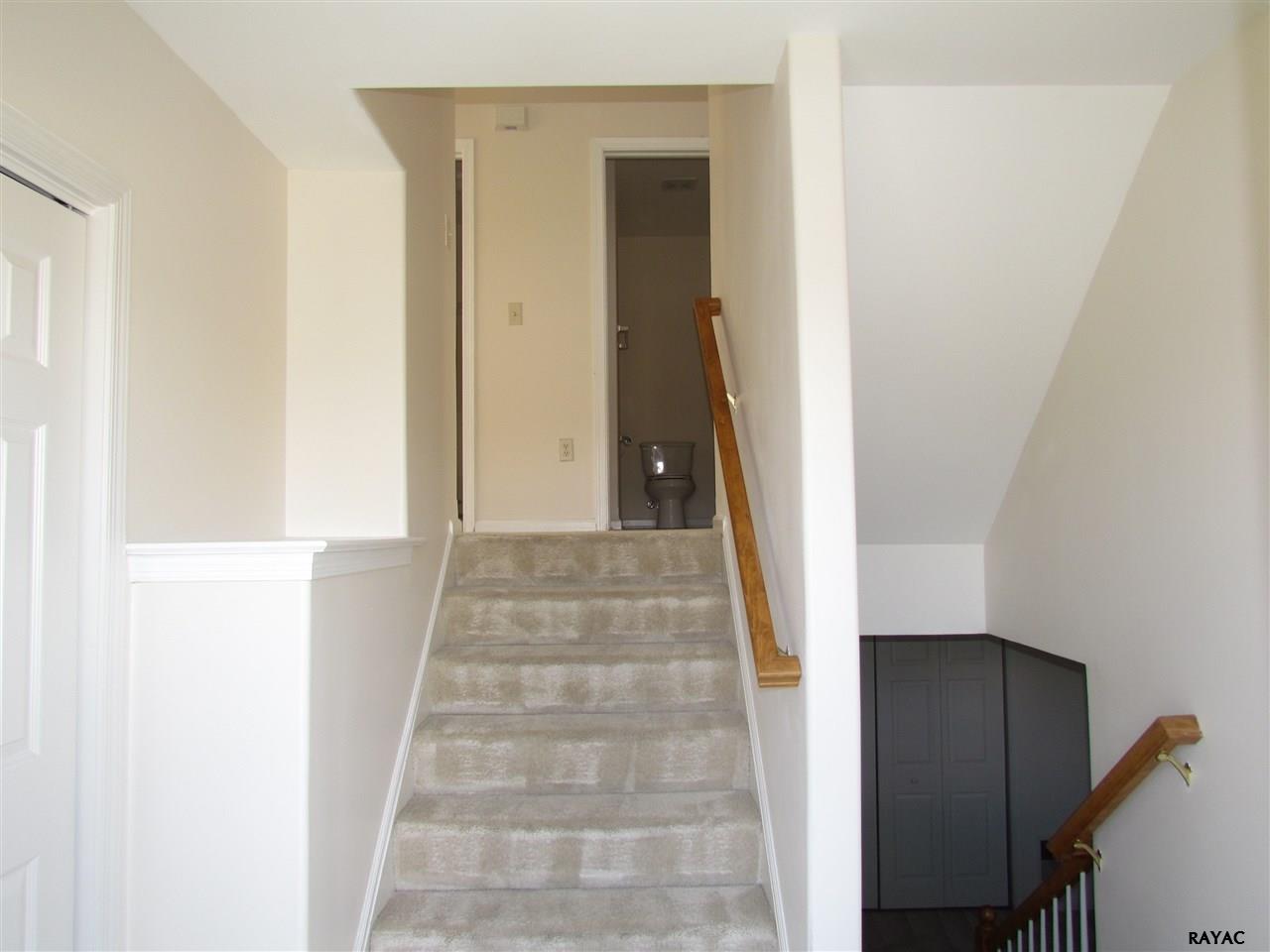 2725 Foxshire Drive, York, PA 17402
