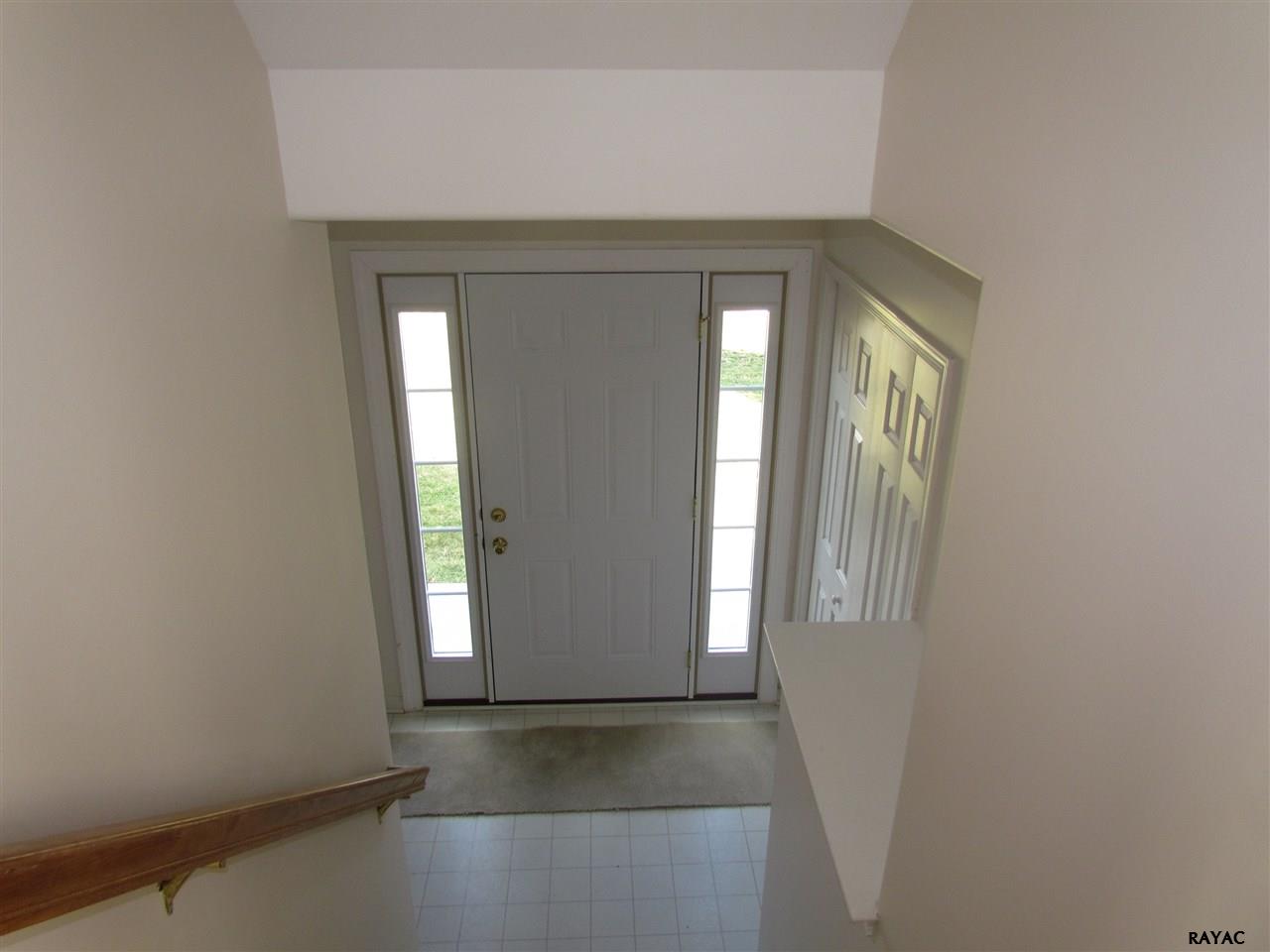 2725 Foxshire Drive, York, PA 17402
