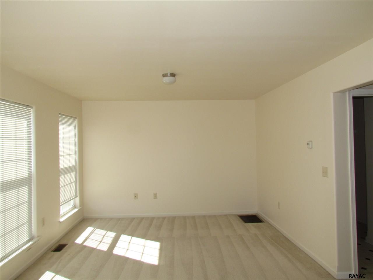 2725 Foxshire Drive, York, PA 17402