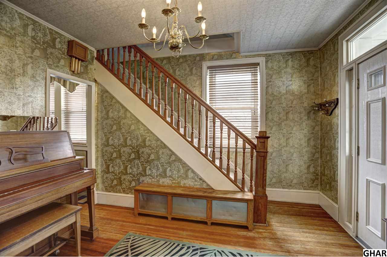 419 W Main St., Valley View, PA 17983