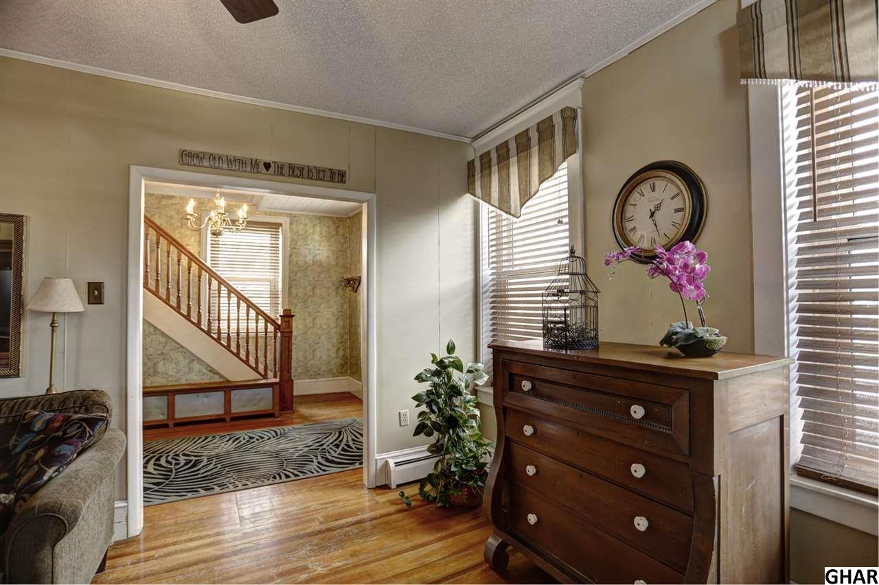 419 W Main St., Valley View, PA 17983