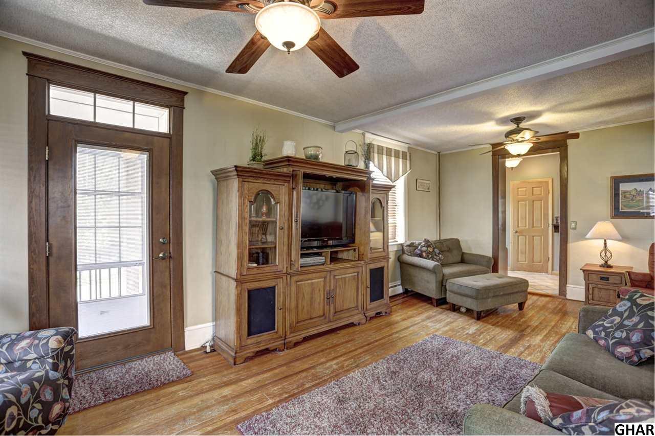 419 W Main St., Valley View, PA 17983