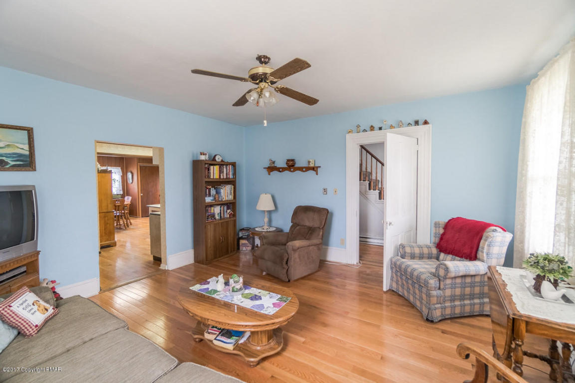 509 Monocacy Dr, Bath, PA 18014