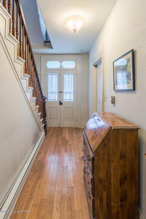 509 Monocacy Dr, Bath, PA 18014