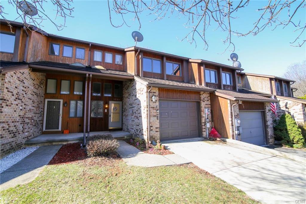 1714Falcon Dr, Bethlehem, PA 18017