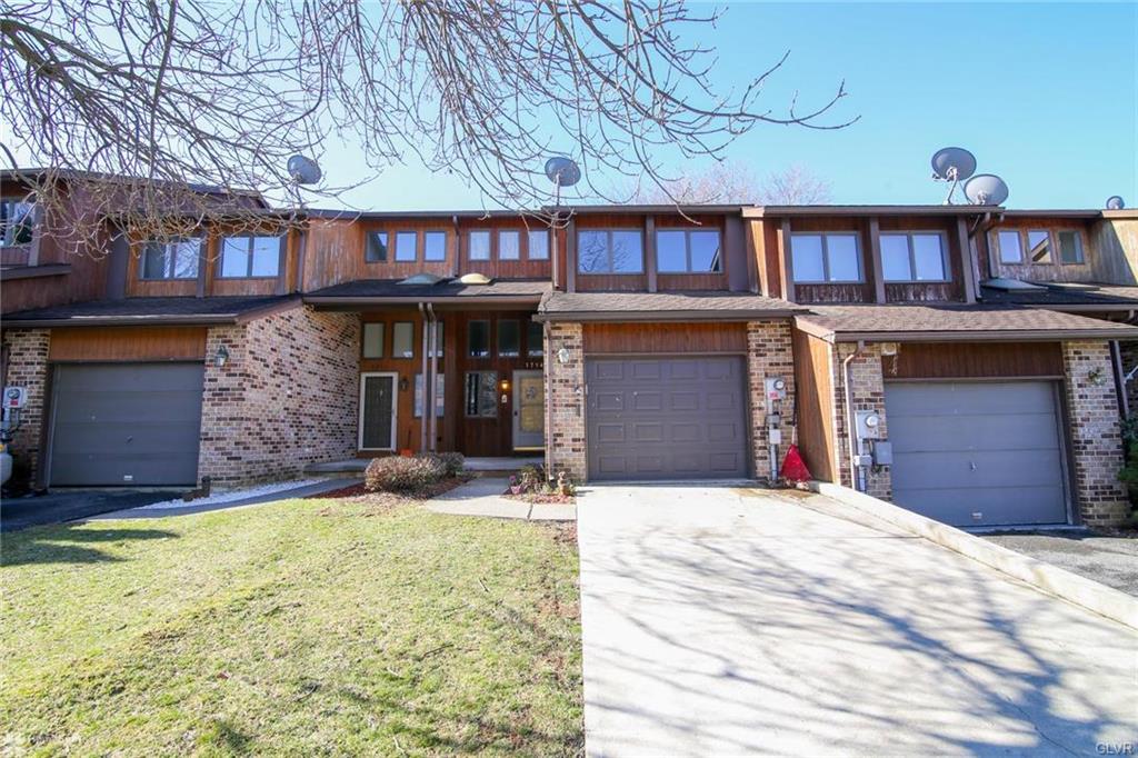 1714Falcon Dr, Bethlehem, PA 18017