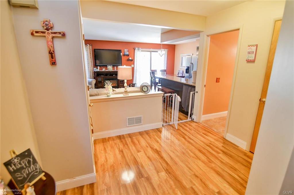 1714Falcon Dr, Bethlehem, PA 18017