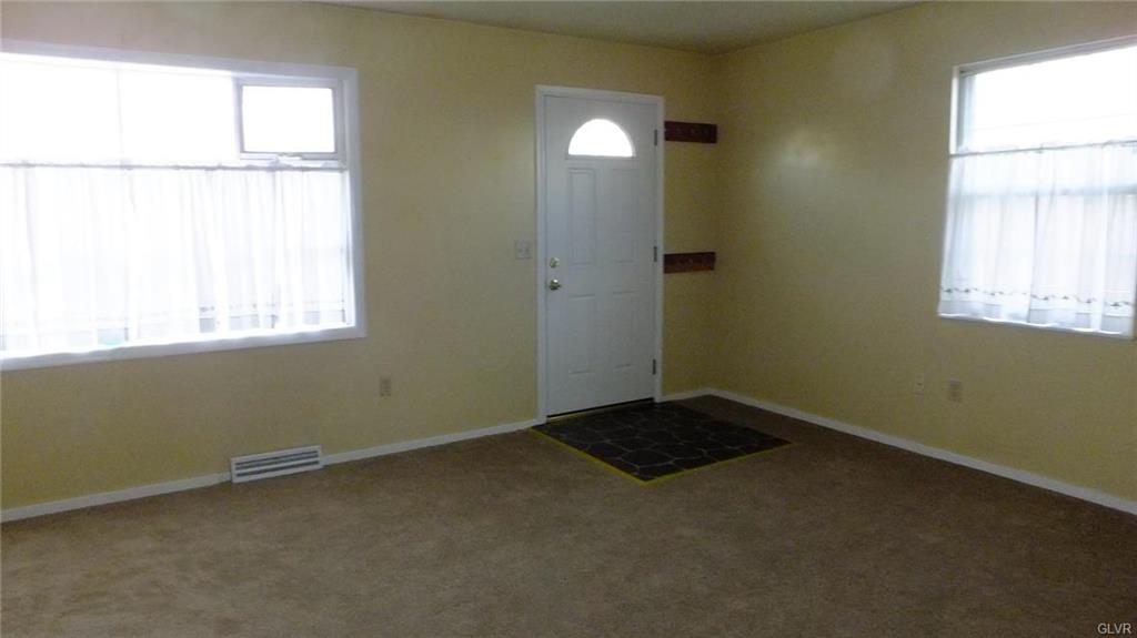 4204Mohican Dr, North Whitehall Twp, PA 18078