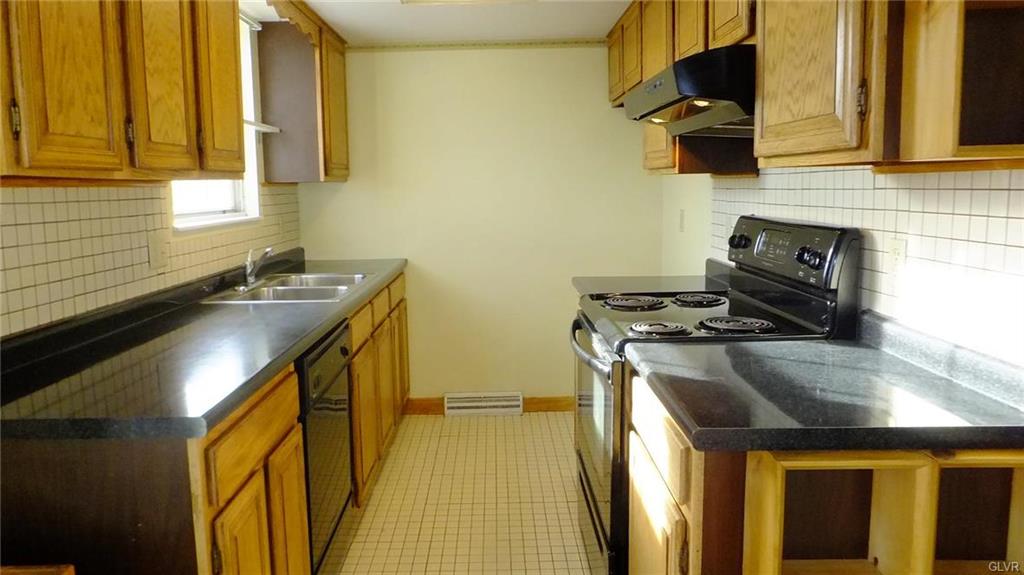 4204Mohican Dr, North Whitehall Twp, PA 18078