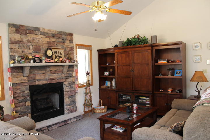 21Skyline Dr, Albrightsville, PA 18210