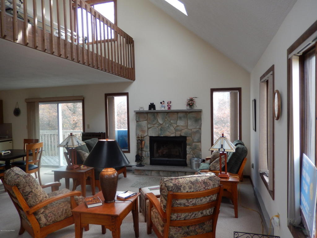141Bishop Cir, Albrightsville, PA 18210