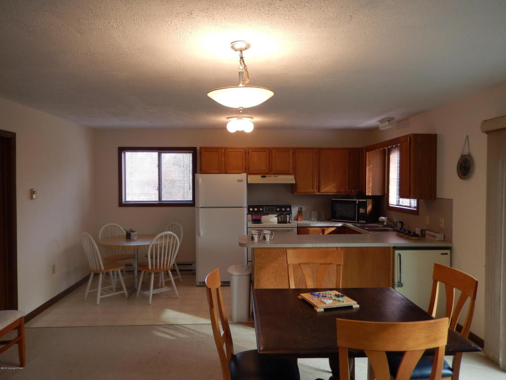 141Bishop Cir, Albrightsville, PA 18210