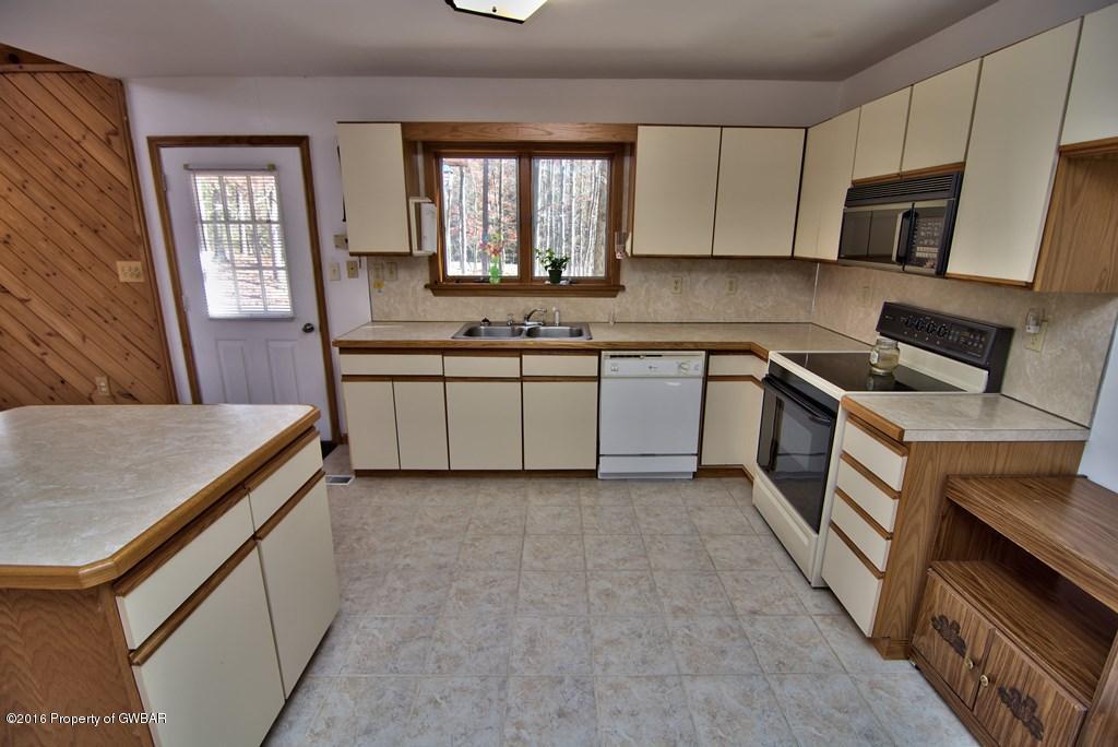 104 Buck Ridge Ln, Drums, PA 18222