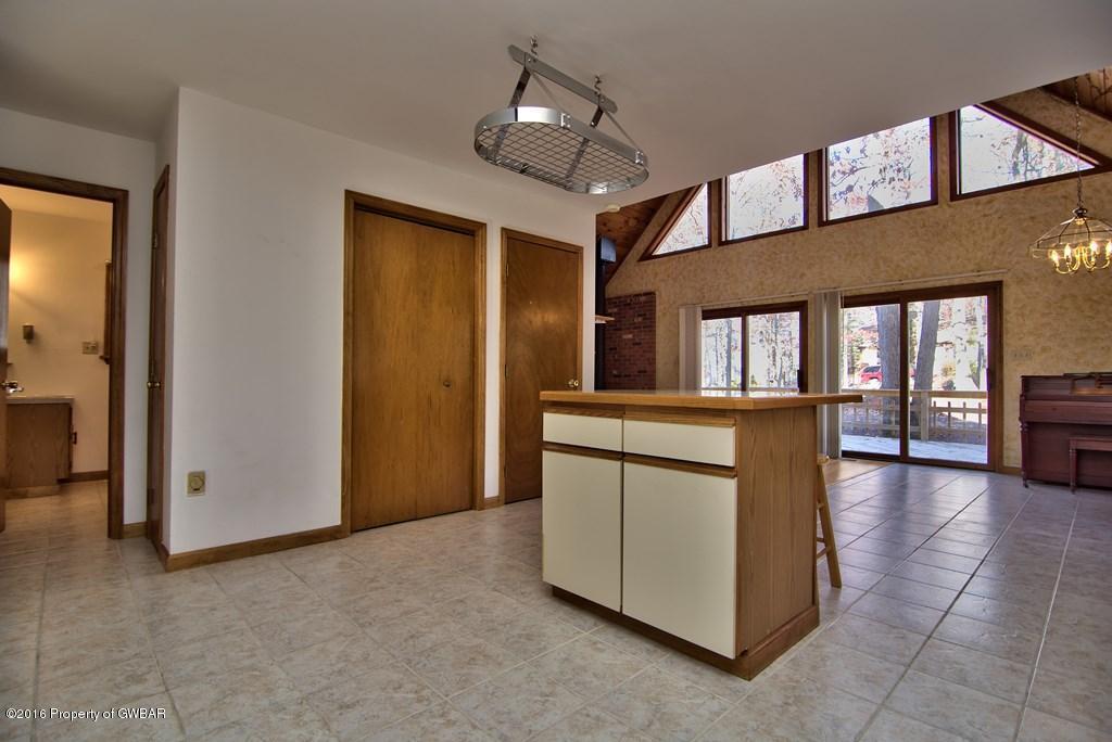 104 Buck Ridge Ln, Drums, PA 18222