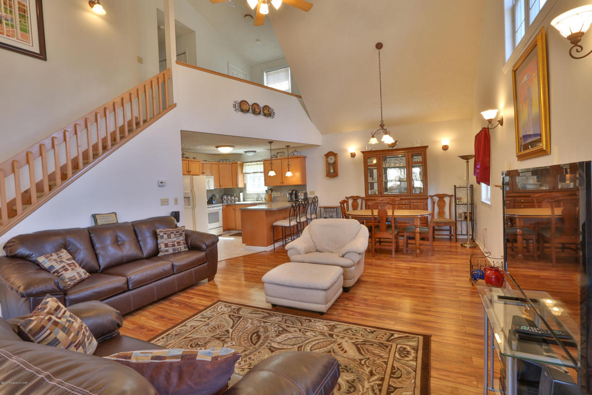 169 Buck Ridge Dr, Drums, PA 18222
