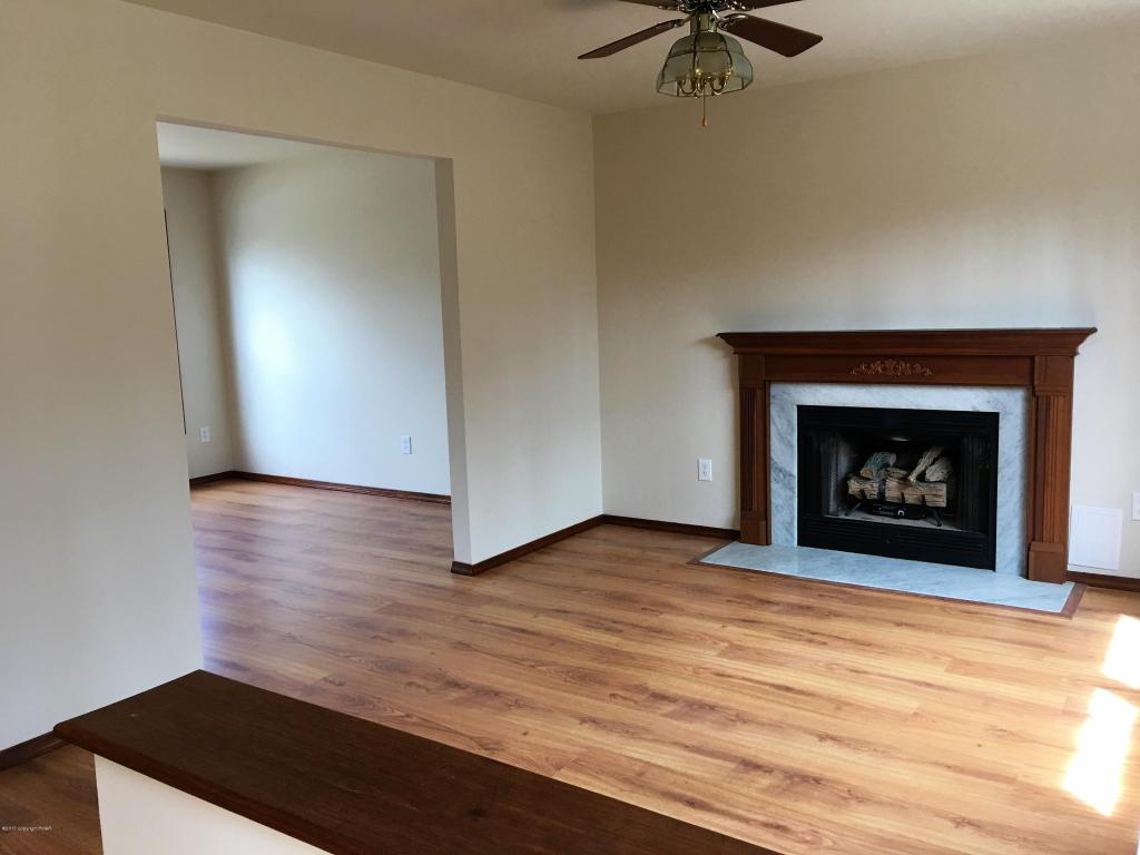 206Summerton Cir, East Stroudsburg, PA 18301