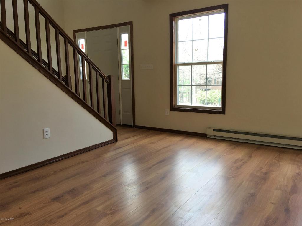 206Summerton Cir, East Stroudsburg, PA 18301