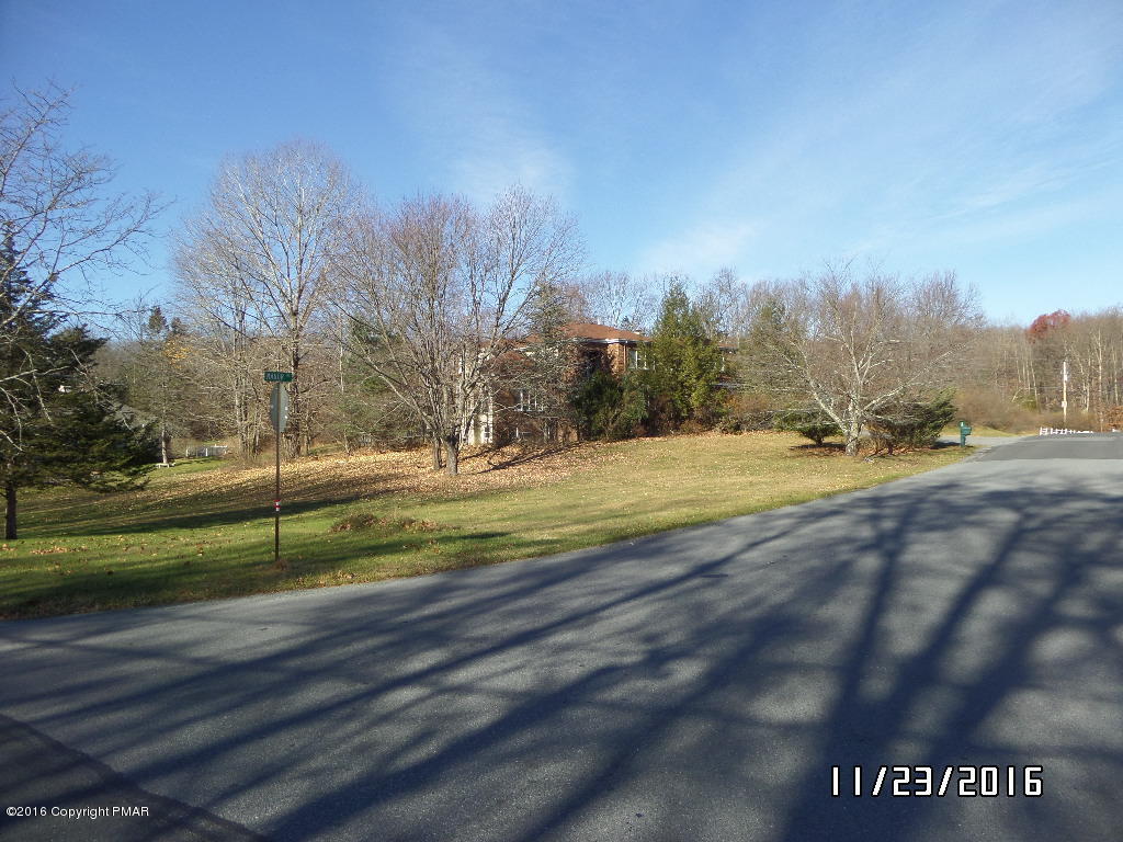 109Manor Dr, East Stroudsburg, PA 18301