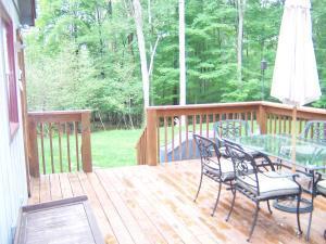 2 Lee Ln, East Stroudsburg, PA 18301