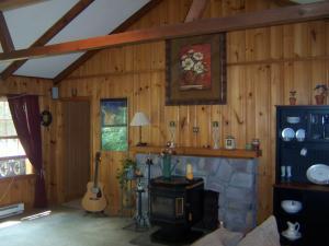 2 Lee Ln, East Stroudsburg, PA 18301