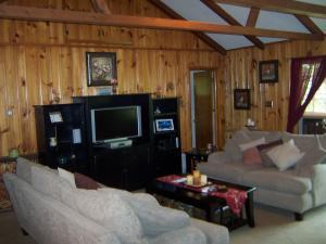 2 Lee Ln, East Stroudsburg, PA 18301