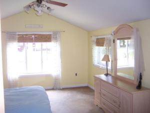 2 Lee Ln, East Stroudsburg, PA 18301