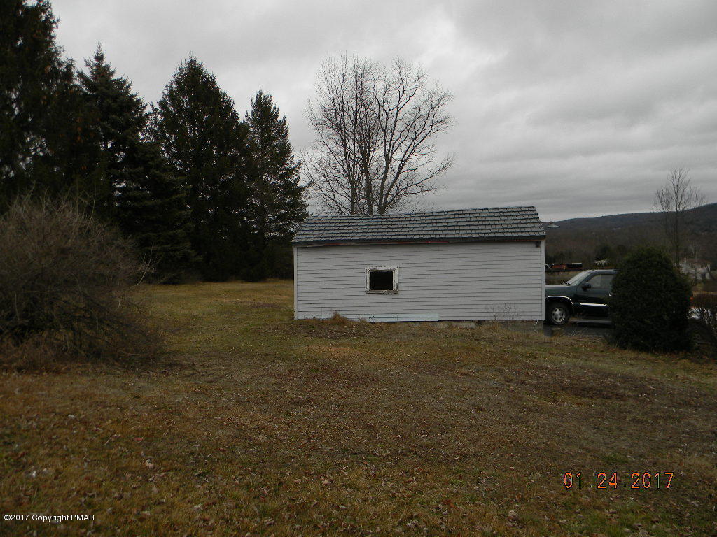 1040WEIR LAKE Rd, Brodheadsville, PA 18322