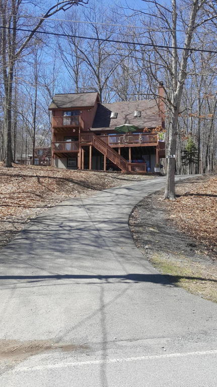 165Bellingham Dr, Bushkill, PA 18324
